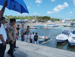 Pj Gubernur Sulsel Serahkan Bantuan Kapal Penangkap Ikan, Semua Dibuat di Bulukumba