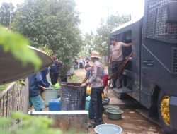 Jelang HUT Humas Ke 72, Polres Bulukumba Salurkan 12.000 Liter Air Bersih Ke Warga