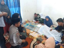 Wujud Belasungkawa, Bhabinkamtibmas Melayat Kerumah Duka