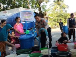 Polres Takalar Melalui Komunitas Tangan Diatas Bantu Warga Dengan Air Bersih