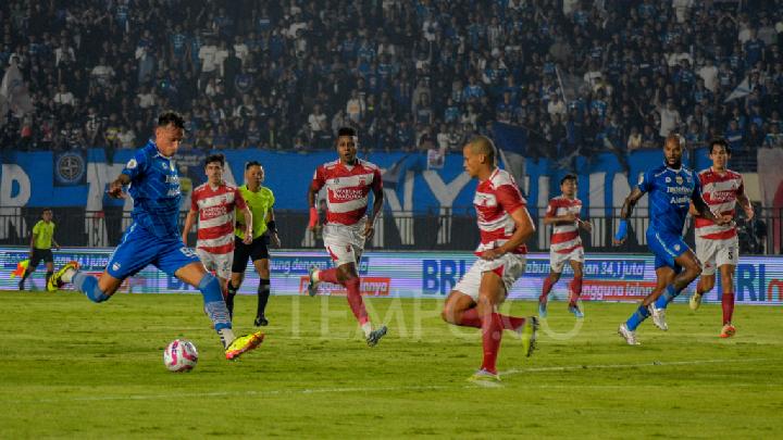 Legenda Lapangan Hijau: Perjalanan Sang Juara Liga Indonesia dari Zaman ke Zaman