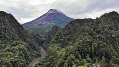 Merapi Bergemuruh, Bukit Turgo Terlarang untuk Pengunjung