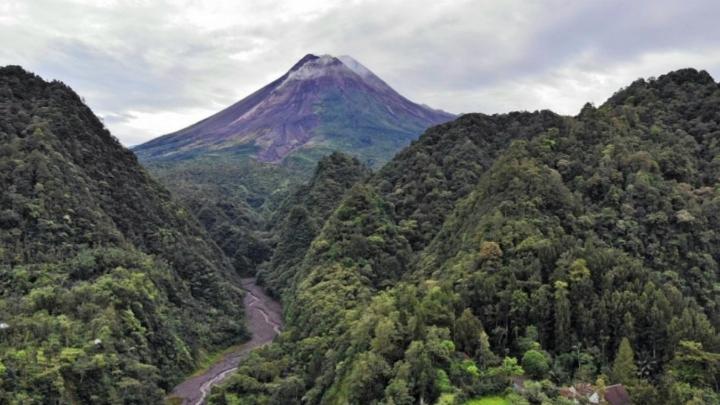 Dentuman Merapi Bikin Bukit Turgo Tabu untuk Dijelajahi