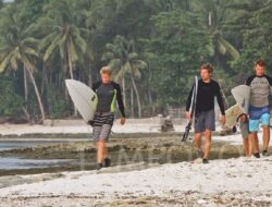 “Surfing Pro di Tanjung Setia, Lampung Barat: Ombak Keren Jemput Talenta Nasional”