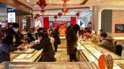 Emas Meroket, Cetak Rekor Puncak di Pasar Tiongkok