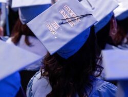 Memanfaatkan Keunikan Baju Bekas, Sang Mahasiswa Raup Ratusan Juta di Tengah Biaya Kuliah Menjulang