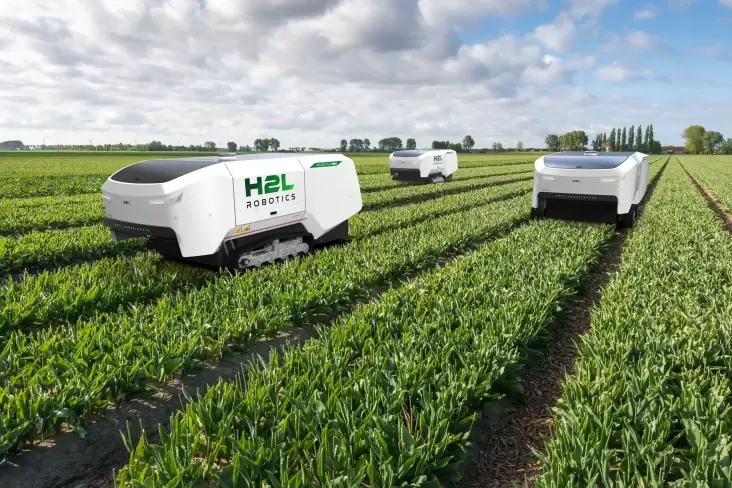 Petani Berdayakan Diri Hadapi Tantangan dengan Robot AI Canggih di Ladang