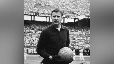 **Sang Jaring Baja: Legenda Lev Yashin, Sang Penjaga Gawang yang Mengabadikan Piala Eropa**