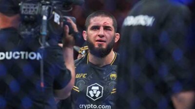 Sang Raja Ringan UFC: Islam Makhachev, Petarung Dominan yang Tak Terkalahkan