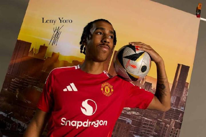 Leny Yoro Hijaukan United: Kenalan dengan Sang Bintang Baru Old Trafford